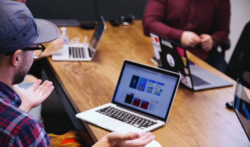 

<!-- THEME DEBUG -->
<!-- THEME HOOK: 'field' -->
<!-- FILE NAME SUGGESTIONS:
   ▪️ field--title--teaser-2.html.twig
   ▪️ field--node--title--article.html.twig
   ✅ field--node--title.html.twig
   ▪️ field--node--article.html.twig
   ▪️ field--title.html.twig
   ▪️ field--string.html.twig
   ▪️ field.html.twig
-->
<!-- BEGIN OUTPUT from 'core/modules/node/templates/field--node--title.html.twig' -->

<span>Design Decision With Bea  Feitler Unstoppable</span>

<!-- END OUTPUT from 'core/modules/node/templates/field--node--title.html.twig' -->

