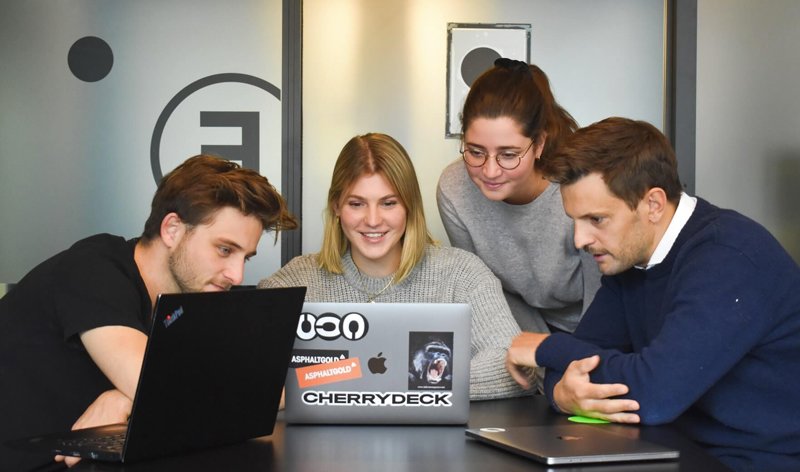 

<!-- THEME DEBUG -->
<!-- THEME HOOK: 'field' -->
<!-- FILE NAME SUGGESTIONS:
   ▪️ field--title--teaser-2.html.twig
   ▪️ field--node--title--article.html.twig
   ✅ field--node--title.html.twig
   ▪️ field--node--article.html.twig
   ▪️ field--title.html.twig
   ▪️ field--string.html.twig
   ▪️ field.html.twig
-->
<!-- BEGIN OUTPUT from 'core/modules/node/templates/field--node--title.html.twig' -->

<span>We Google Analytics Helps Developers Design</span>

<!-- END OUTPUT from 'core/modules/node/templates/field--node--title.html.twig' -->

